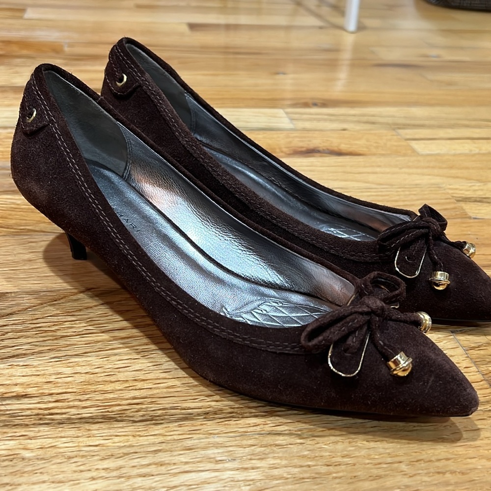 Elie Tahari brown leather suede kitten heels